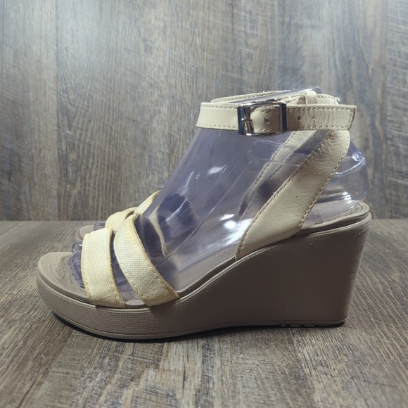 Crocs Sandals Women's Size 7 Beige Leigh II Wedge Strapy Shoes Comfort - Picture 6 of 13